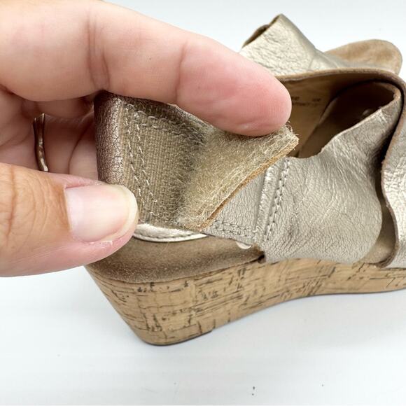 CLARKS Caslynn Diem High Heel Wedge Sandal Gold Metallic Size 7 Office Dressy - Picture 5 of 14